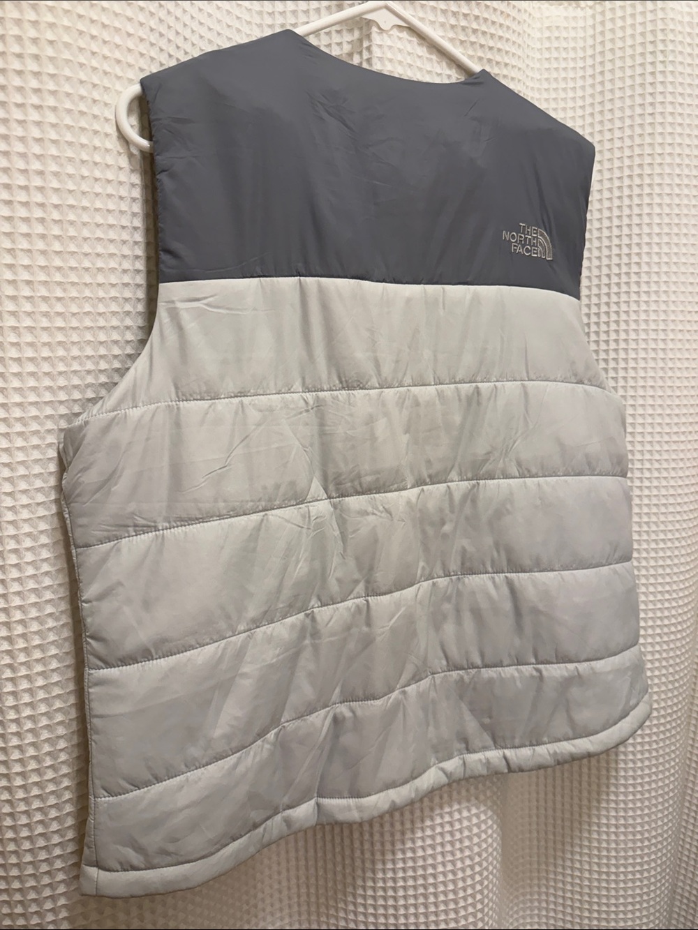 The North Face Light Two Tone Gray Puffer Vest - NWT L - Picture 6 of 11